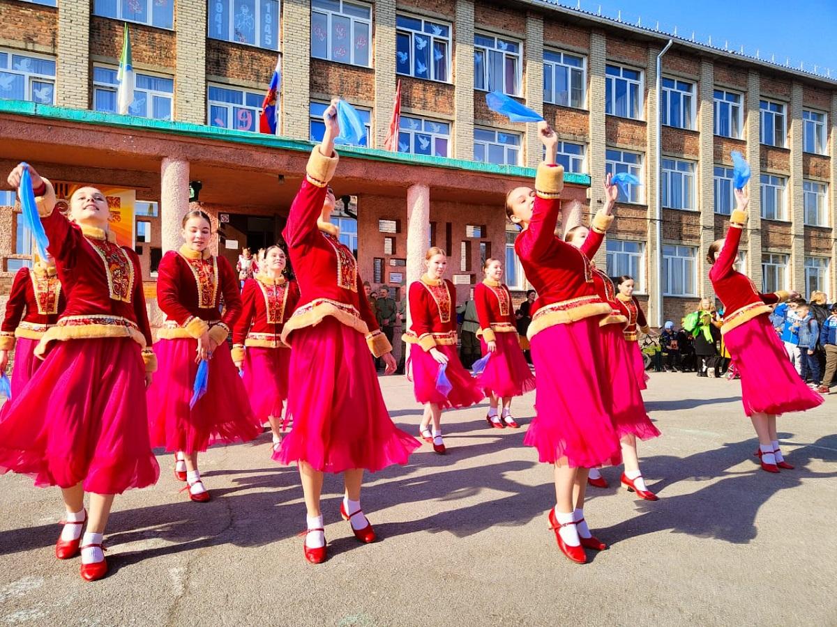 Фото В Новосибирске состоялось празднование Дня Победы в школе №48 3